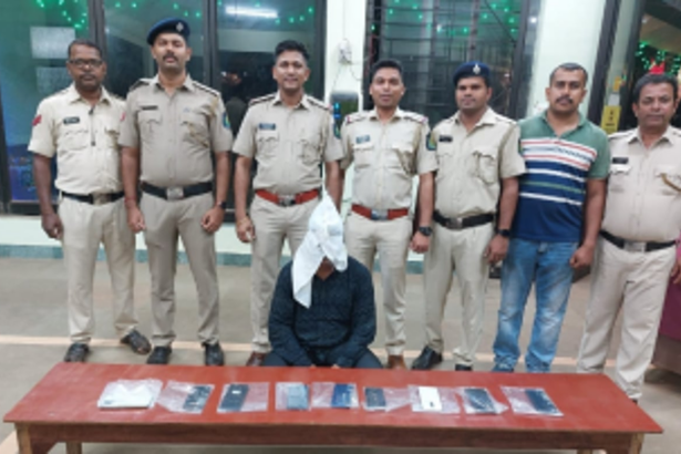 Nine high-tech mobile phones recovered from thief at Anjuna
