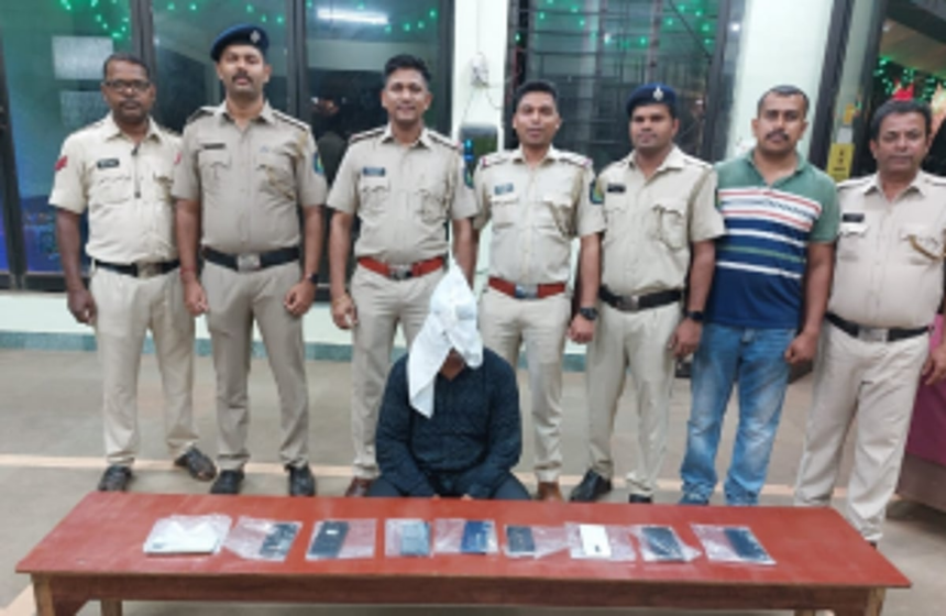 Nine high-tech mobile phones recovered from thief at Anjuna