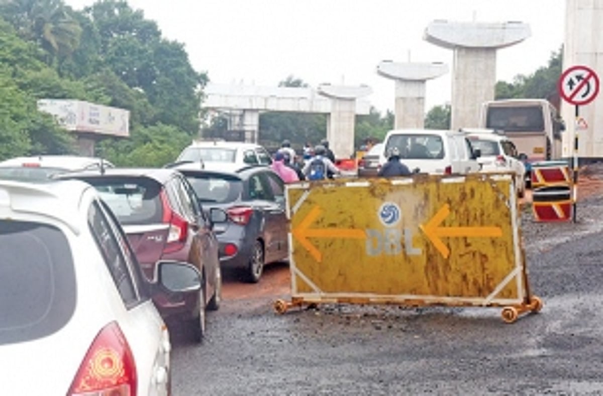 No care for commuters at Cortalim junction!
