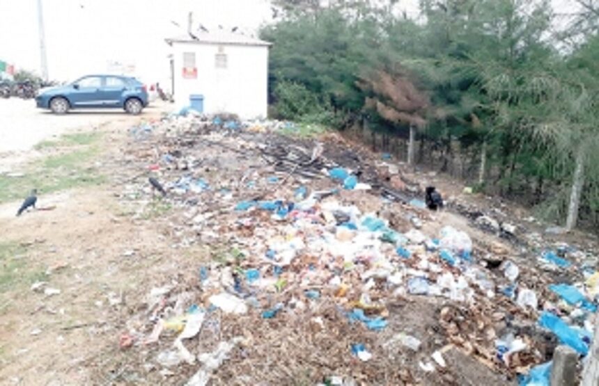 No civic sense at Sernabatim Beach