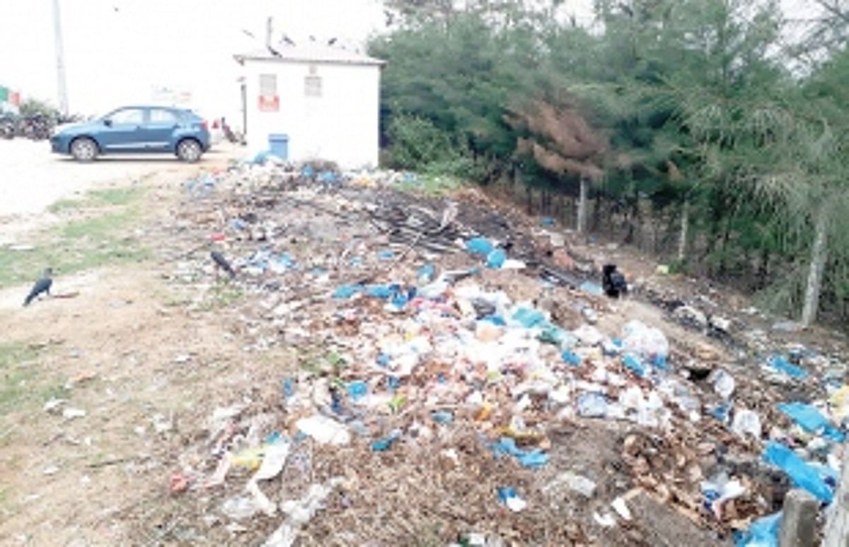 No civic sense at Sernabatim Beach