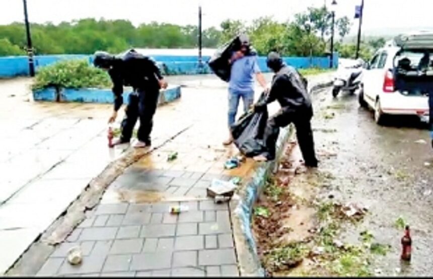 No civic sense prevailing among the visitors at Khajangundo Bridge!