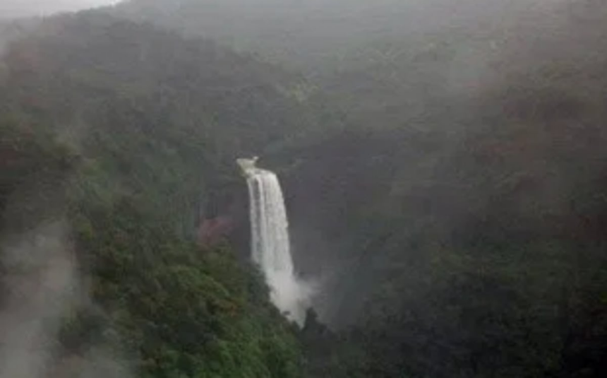 No crowd at waterfalls due to Covid restrictions 1 No crowd at waterfalls due to Covid restrictions