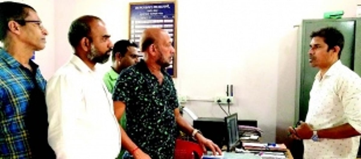 No full-time p’yat secy  at Casarvarnem