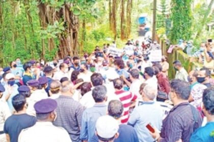 No go in Cansaulim: Villagers give marching orders to govt, railways