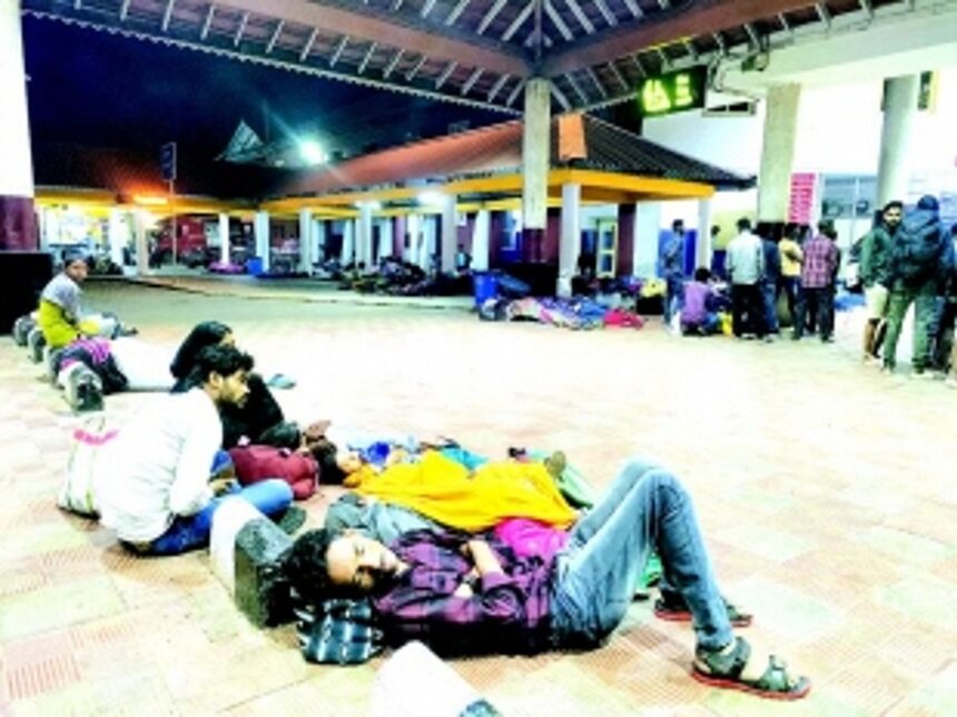 No law and order at Margao  Konkan Rly Station