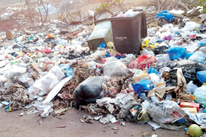 No solution to garbage hotspots along highway at Mapusa