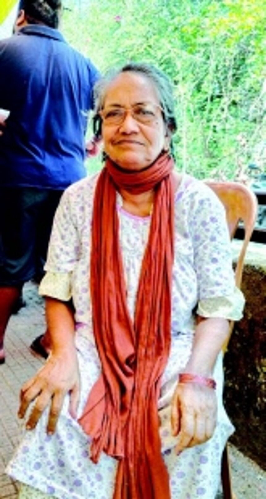 No wheelchair at polling booth, elderly Aldona teacher hobbles to cast vote