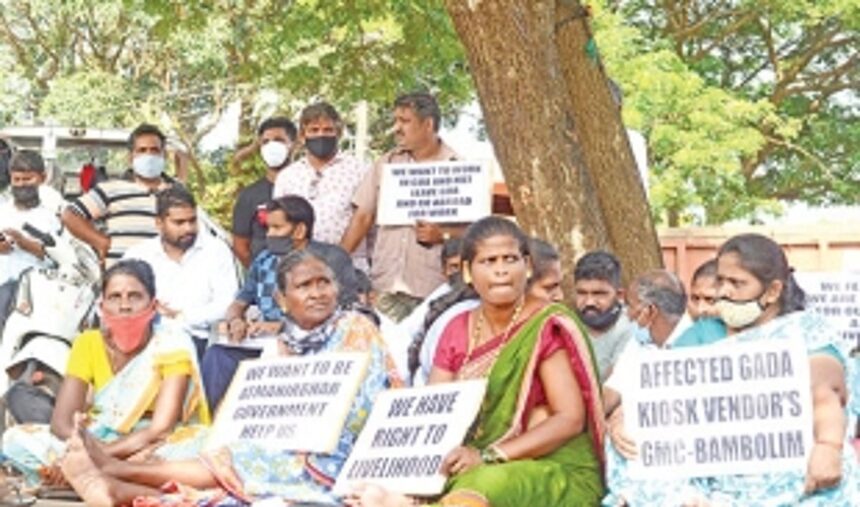 Non-rehabilitated kiosk owners protest government’s reluctance