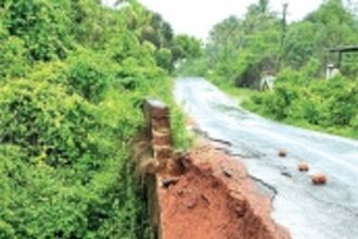 Normal life disrupted as heavy rains batter State