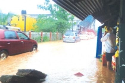 Normal life in Curchorem disrupted with  first rains, streets flooded