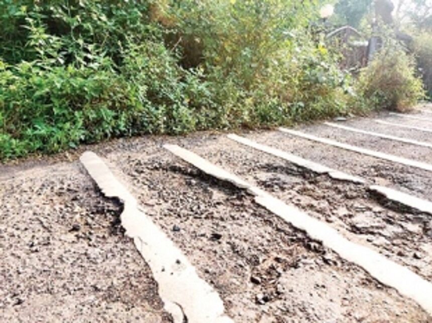 North villagers flay CM on potholes