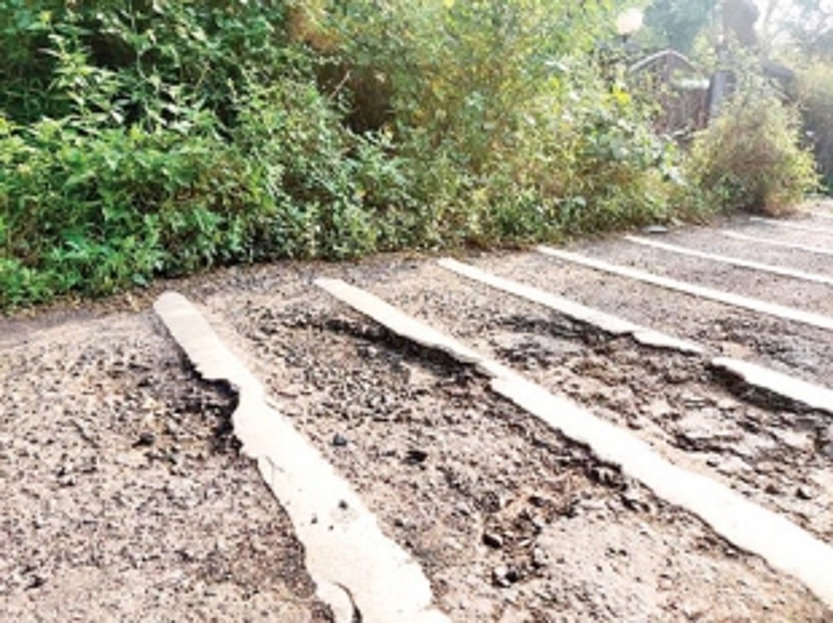 North villagers flay CM on potholes