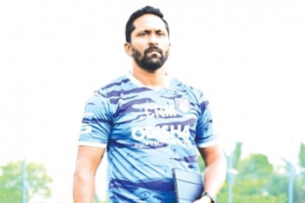 Not only feet, but brain also needed for class football, aver Clifford, Princeton