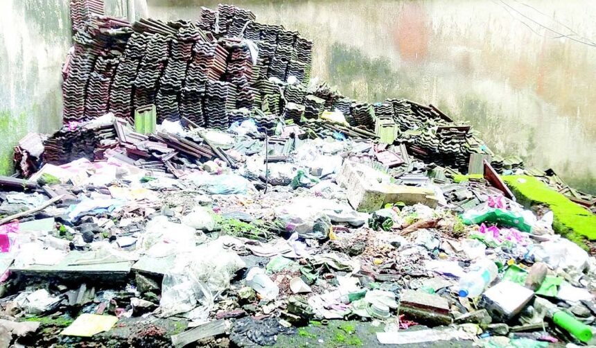 Nothing swachh on ground: Garbage greets visitors to govt building at Tisk-Ponda