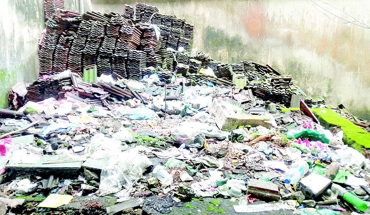 Nothing swachh on ground: Garbage greets visitors to govt building at Tisk-Ponda