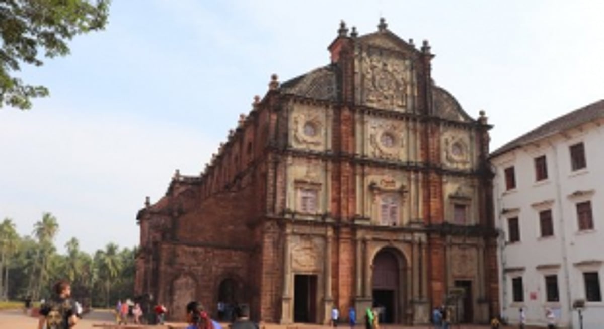 Novena and feast of St Francis Xavier to have ten daily masses