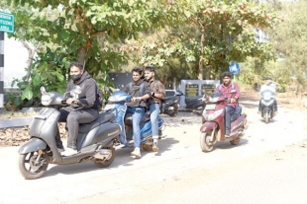 Nuisance by anti-social elements, illegal parking, a common  sight along walkway-cum-cycle track at Mandovi riverfront