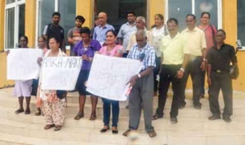 Nuvem, Seraulim residents protest outside Collectorate 1 Nuvem, Seraulim residents protest outside Collectorate