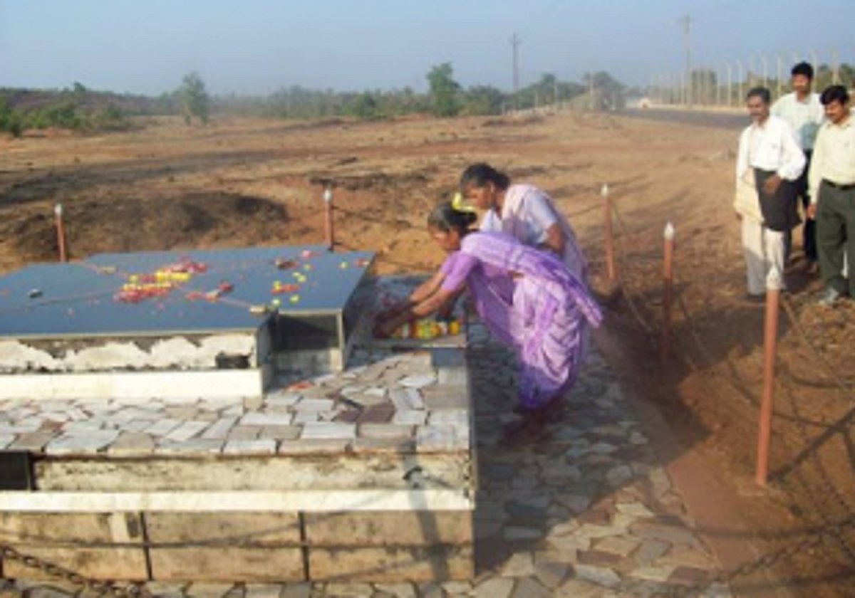 Nylon 6,6 agitation: Tributes offered at martyr’s memorial