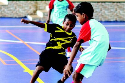 OL of Carmel HS U-6, U-8 teams move ahead
