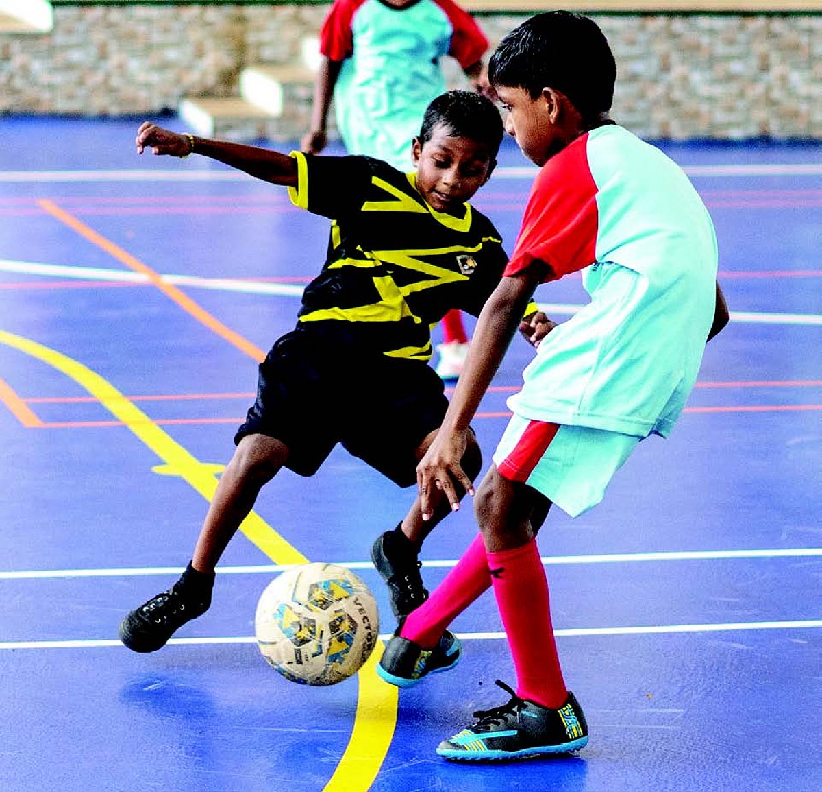 OL of Carmel HS U-6, U-8 teams move ahead