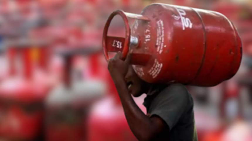 OMCs Implement ₹21 Hike on Commercial LPG Cylinders; Domestic Prices Unchanged 1 OMCs Implement ₹21 Hike on Commercial LPG Cylinders; Domestic Prices Unchanged
