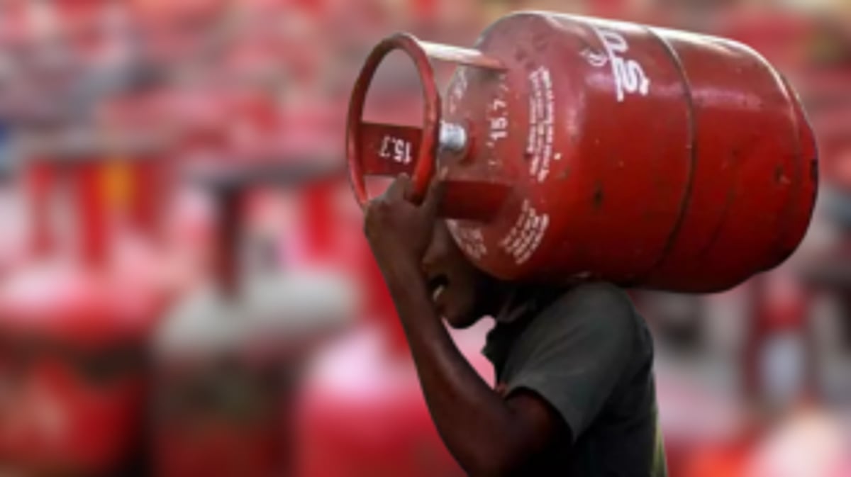 OMCs Implement ₹21 Hike on Commercial LPG Cylinders; Domestic Prices Unchanged