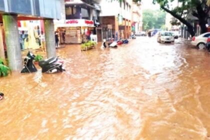 ONE SHOWER, AND SHODDY  ‘SMART CITY’ FLOATS IN MUCK