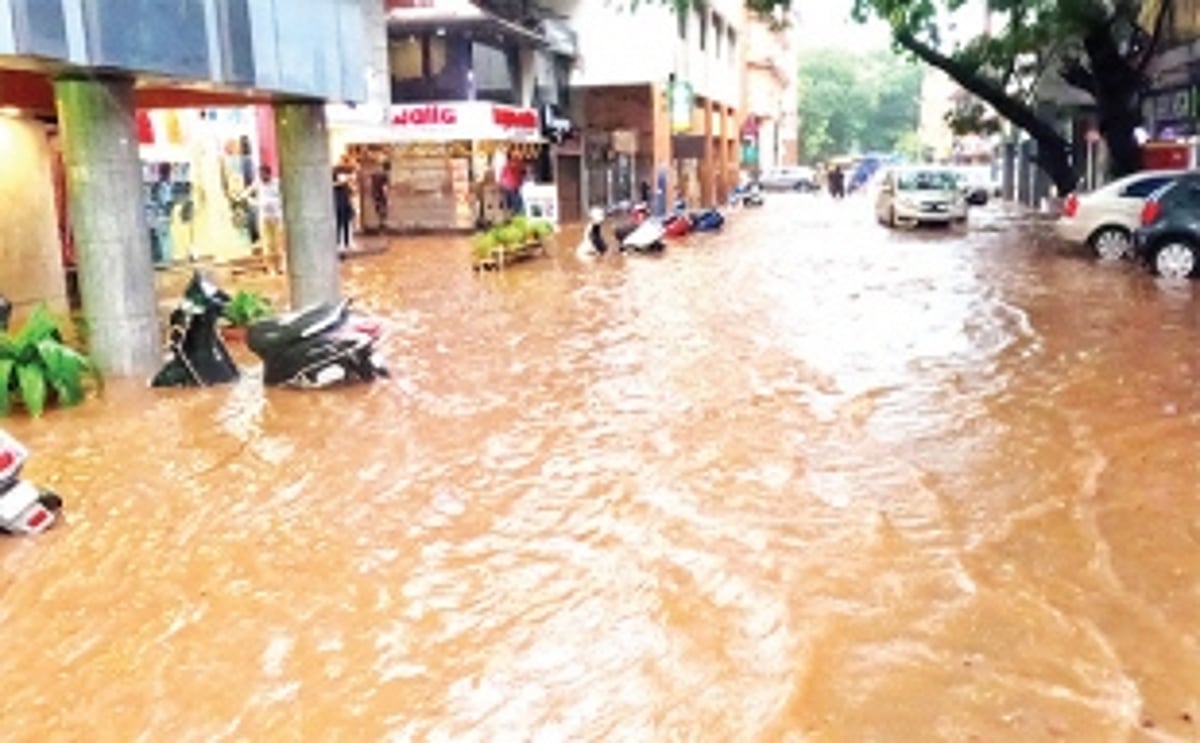 ONE SHOWER, AND SHODDY  ‘SMART CITY’ FLOATS IN MUCK