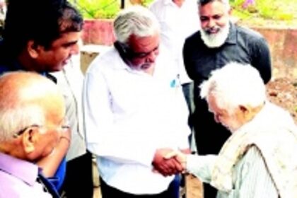 Octogenarian in Goa reunites with his family from Gujarat after 42 years