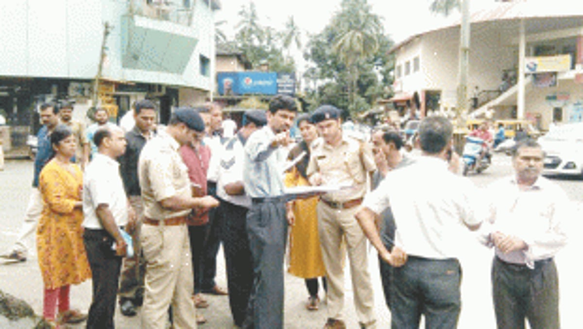 Officials inspect Valpoi town for traffic arrangements