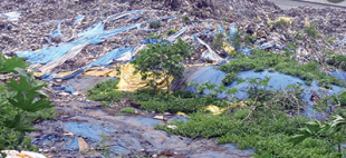 Officials visit Sonsoddo and  collect leachate samples