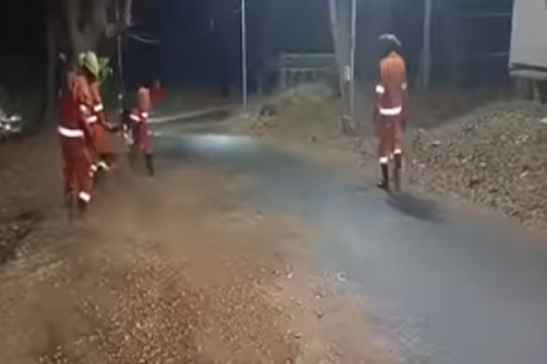 Oil spill at Altinho causes many motorists to fall; Panjim emergency service clear off road