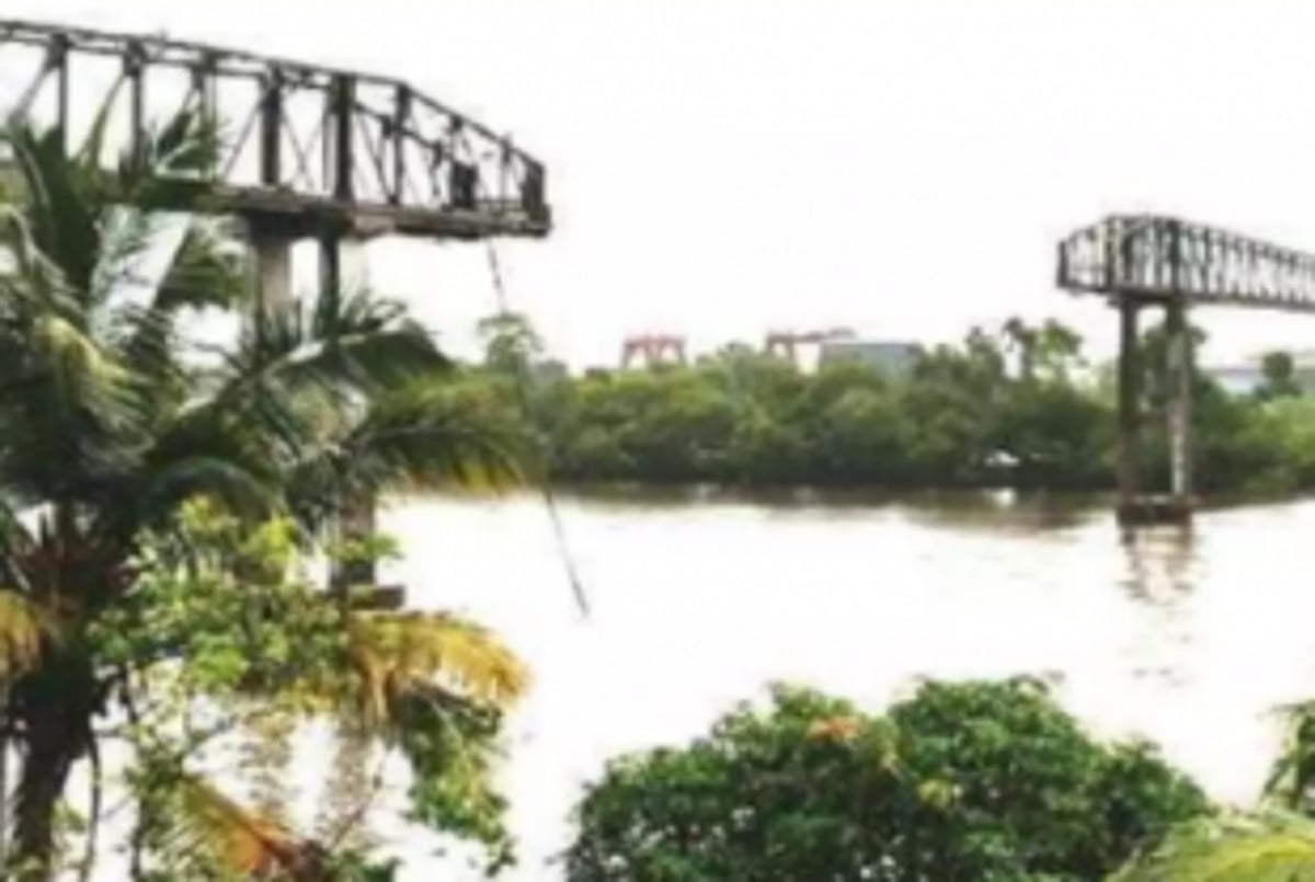 Old Borim bridge portion collapses, no casualty