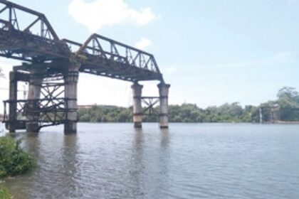 Old Borim bridge remnants pose threat to barges, fishermen