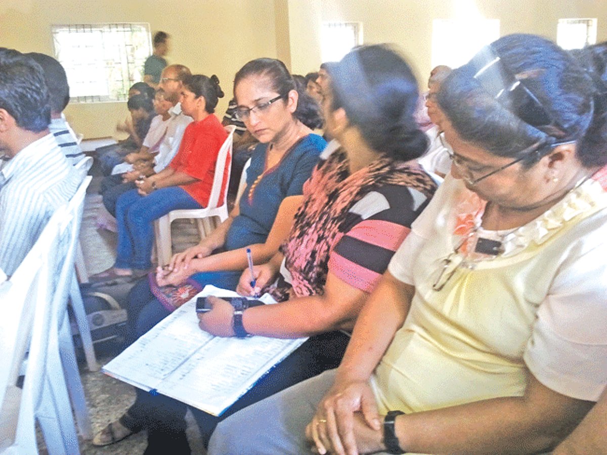 Old Goa residents at a meeting called to oppose garbage treatment plant at Bainguinim. Kanzil Rodrigues