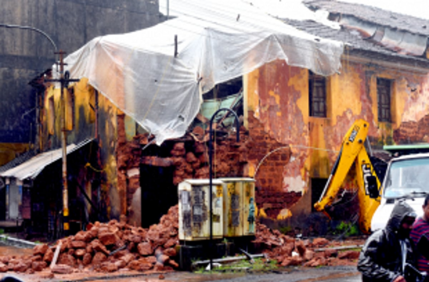 Old Portuguese building collapses in Panjim, CCP identifies 80 weak structures