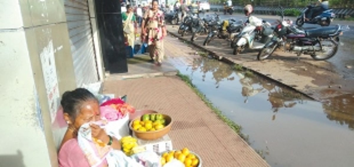 Old bus stand road in Ponda turns into a sewage puddle