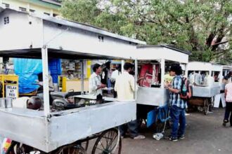 Omlette Pav gaddas too quit early like all other food joints.