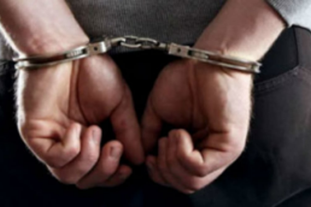 One held for   stealing mobile   phones, wallet