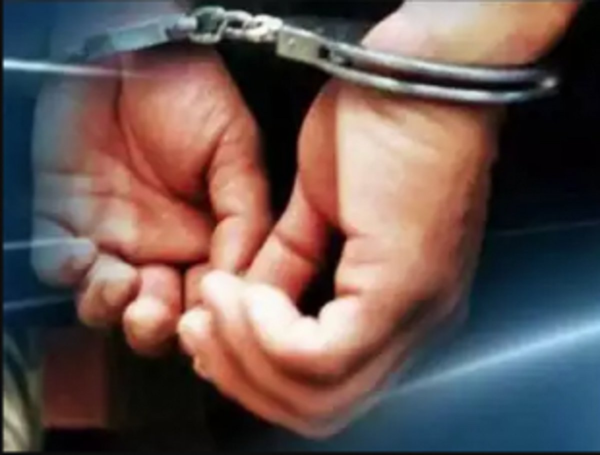 One held for threatening   lady with a gun