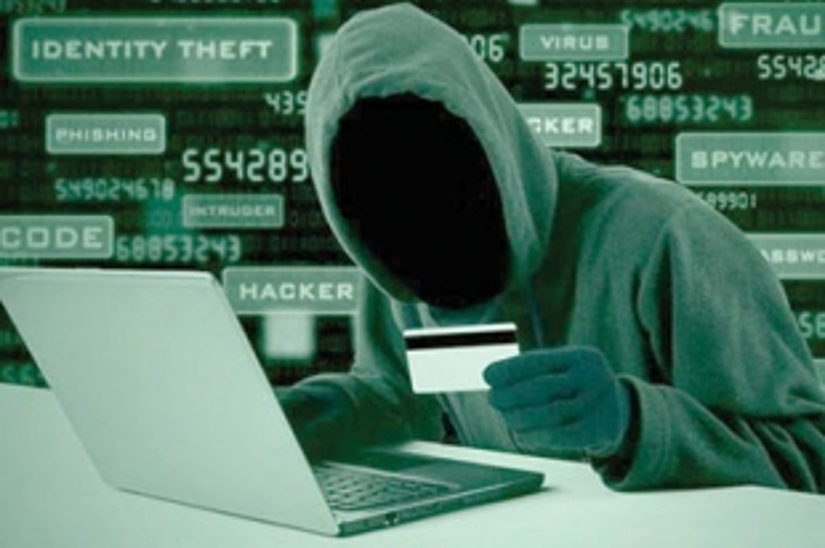 One held in   New Delhi for   online cheating