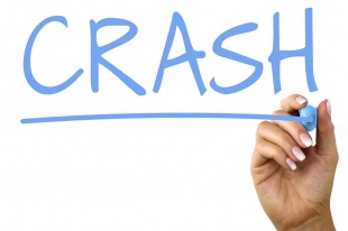 One injured as  car crashes  into roadside vegetation