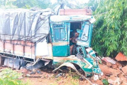 One killed as truck rams into electricity pole and roadside shops at Pernem