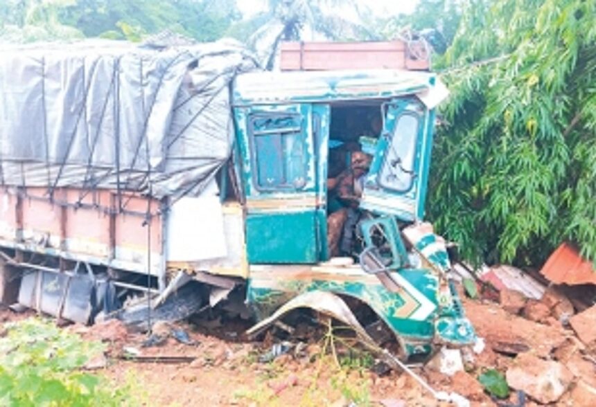 One killed as truck rams into electricity pole and roadside shops at Pernem