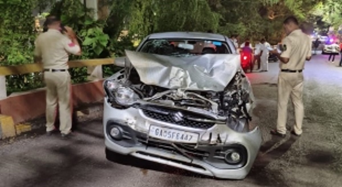 One killed, two injured as drunk driver knocks down labourers filling potholes