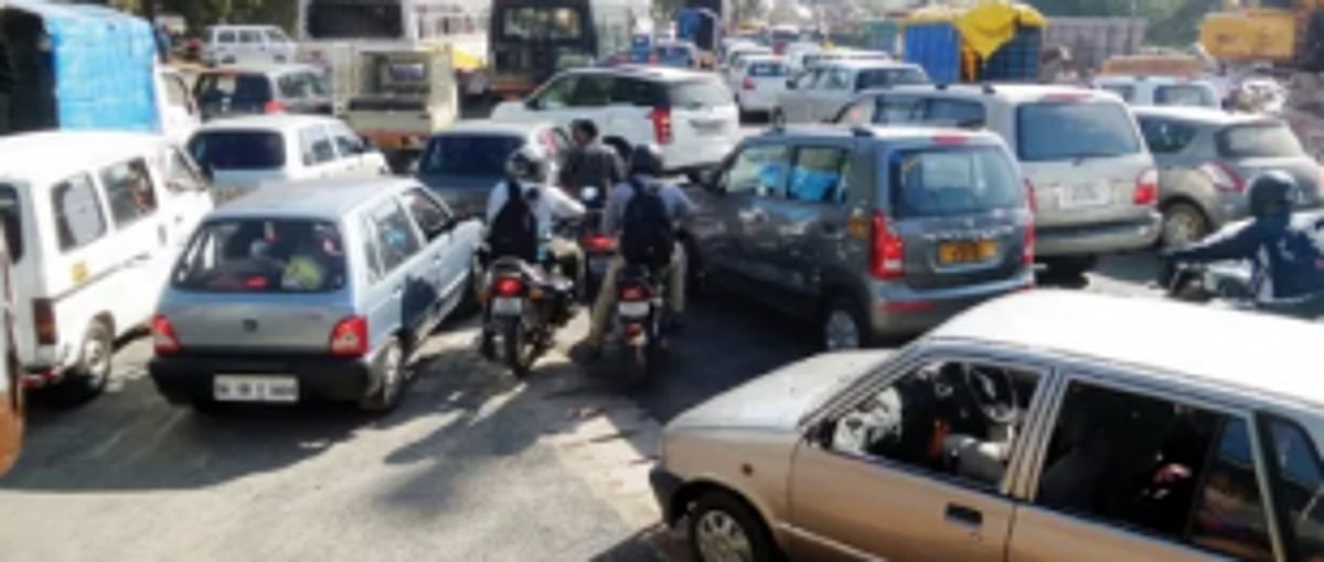 One-way traffic in city for Narkasur