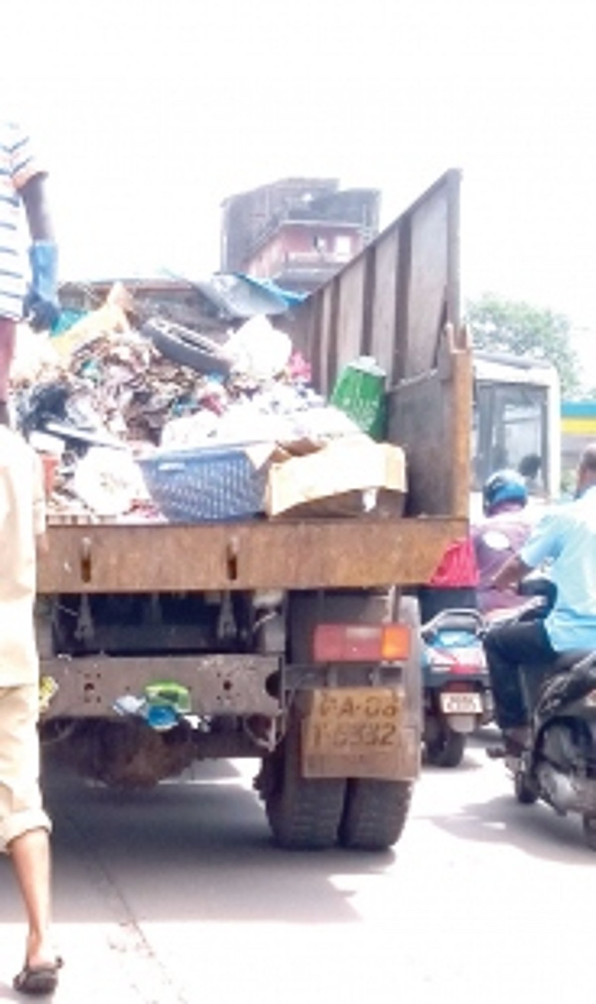 Open garbage trucks  pose nuisance
