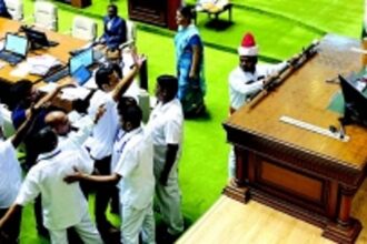 Oppn MLAs rush to the well; House adjourned